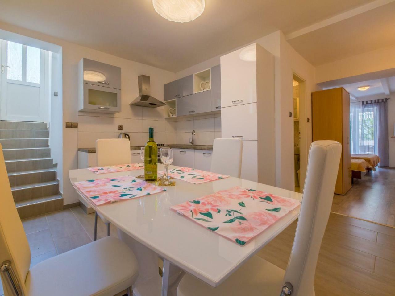 Apartments Jadranka Dramalj Eksteriør bilde